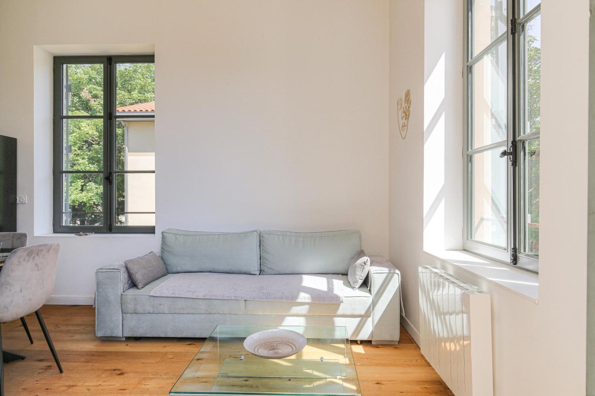 Chateau Ecully - Appartement 2 Chambres - Terrasse & Parking Exterior foto